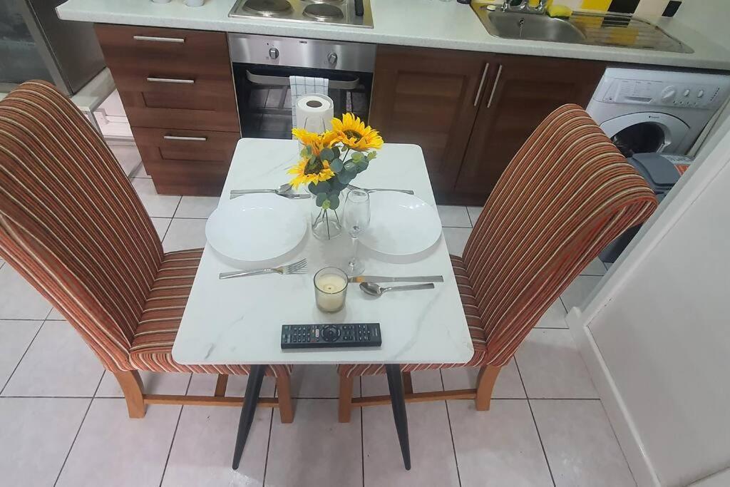 Lister Park Bradford Stylish 1Bed Coach House - Quiet & Tranquil Cottage & Parking Exterior foto