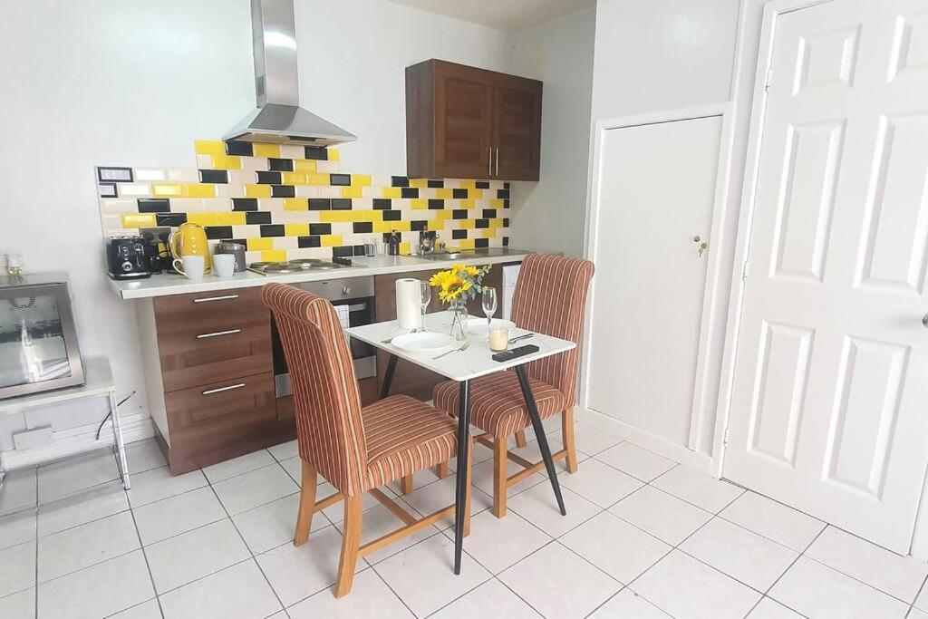 Lister Park Bradford Stylish 1Bed Coach House - Quiet & Tranquil Cottage & Parking Exterior foto